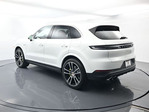 Certified 2026 Porsche Cayenne E-Hybrid image 3