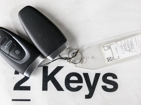 Used 2023 McLaren Artura image 15