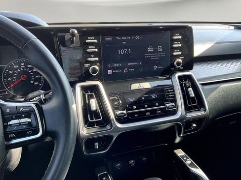 Used 2021 Kia Sorento S image 11