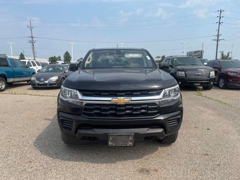 Used 2022 Chevrolet Colorado W/T AWD/4WD image 3