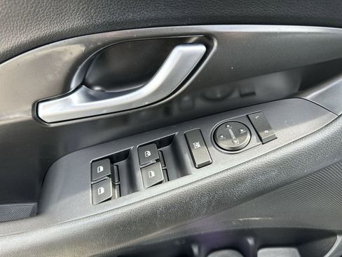 Used 2018 Hyundai Elantra GT Sport FWD image 13