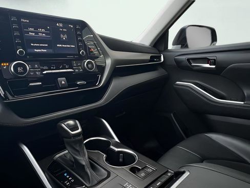 Used 2020 Toyota Highlander XLE image 46
