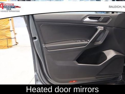 Used 2021 Volkswagen Tiguan SE w/ Panoramic Sunroof Package image 18