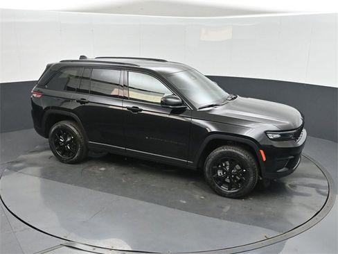 New 2025 Jeep Grand Cherokee Altitude image 26