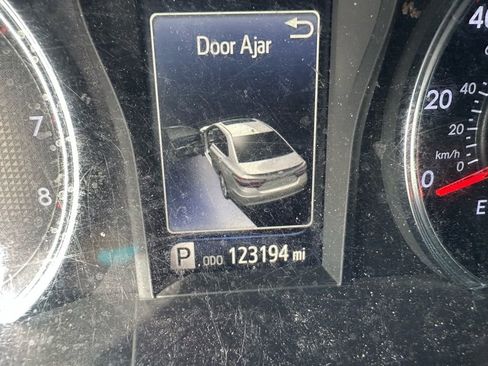 Used 2016 Toyota Camry SE image 8