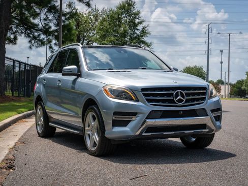 Used 2015 Mercedes-Benz ML 400 4MATIC w/ Lighting Package image 3