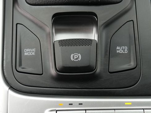 Used 2025 Kia Carnival FWD image 47