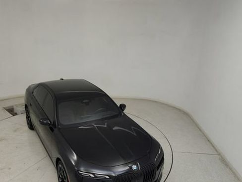 Used 2026 BMW 740i w/ Premium Package RWD image 21