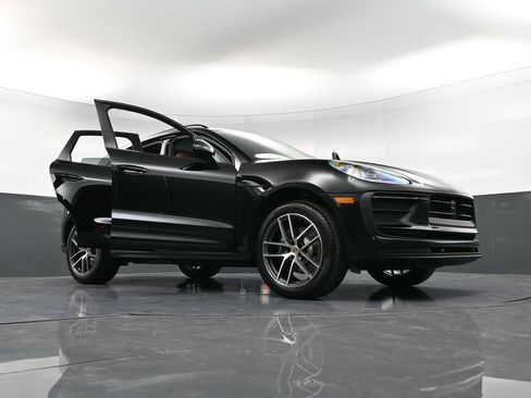 Certified 2026 Porsche Macan AWD/4WD image 38
