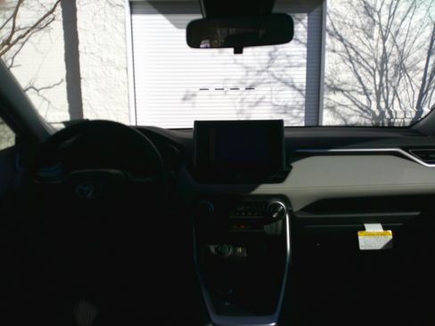 Used 2025 Toyota RAV4 XLE image 27