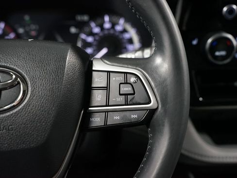 Certified 2023 Toyota Highlander XLE image 13