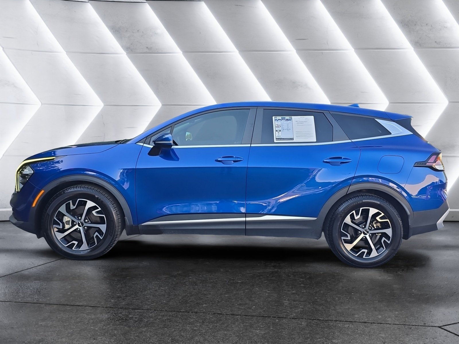 Used 2023 Kia Sportage EX FWD image 2