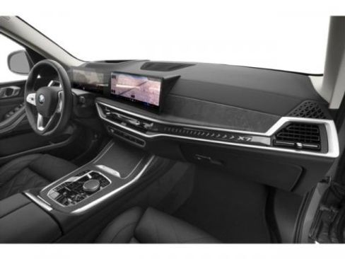 Certified 2025 BMW X7 xDrive40i w/ M Sport Package image 17