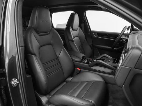 New 2025 Porsche Cayenne Turbo image 31