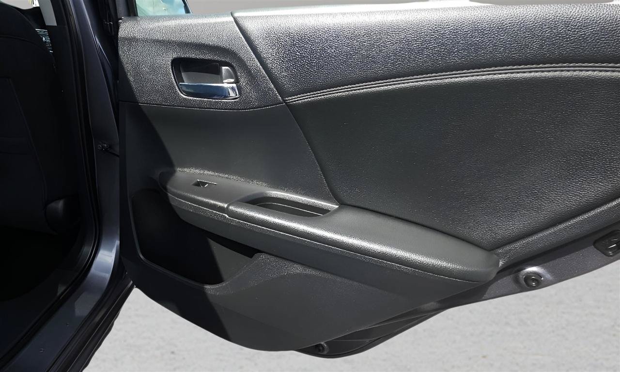 Used 2015 Honda Accord EX image 24