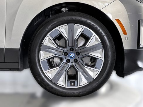 Used 2025 BMW iX xDrive50 w/ Premium Package AWD/4WD image 12