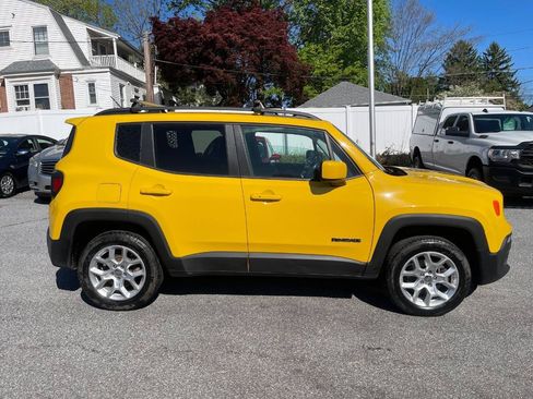 Used 2017 Jeep Renegade Latitude AWD/4WD image 5