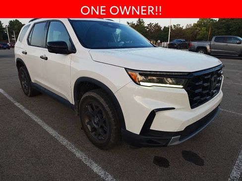 Used 2023 Honda Pilot TrailSport image 3