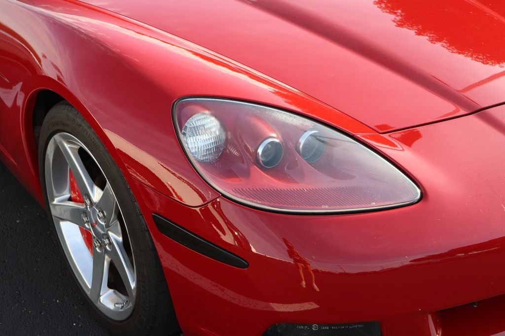 Used 2005 Chevrolet Corvette Coupe w/ Preferred Equipment Group RWD image 4