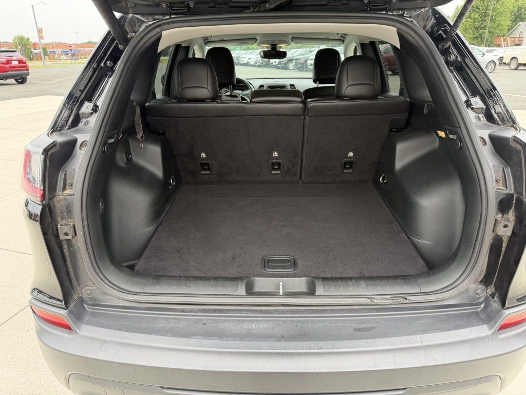 Used 2019 Jeep Cherokee Latitude Plus w/ Comfort/Convenience Group AWD/4WD image 14