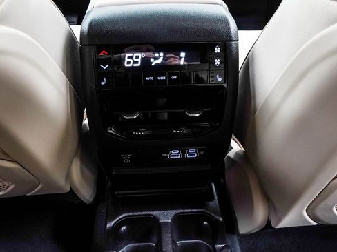 Used 2023 Jeep Grand Cherokee L Limited AWD/4WD image 25