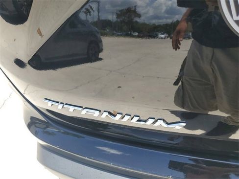 Used 2022 Ford Edge Titanium image 7