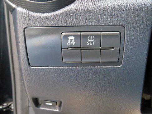 Used 2019 Toyota Yaris LE image 30