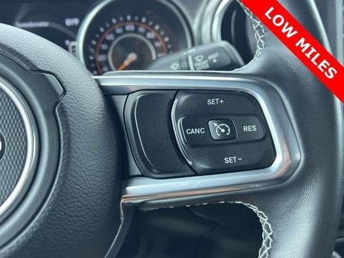 Used 2021 Jeep Gladiator Overland w/ Cold Weather Group AWD/4WD image 29