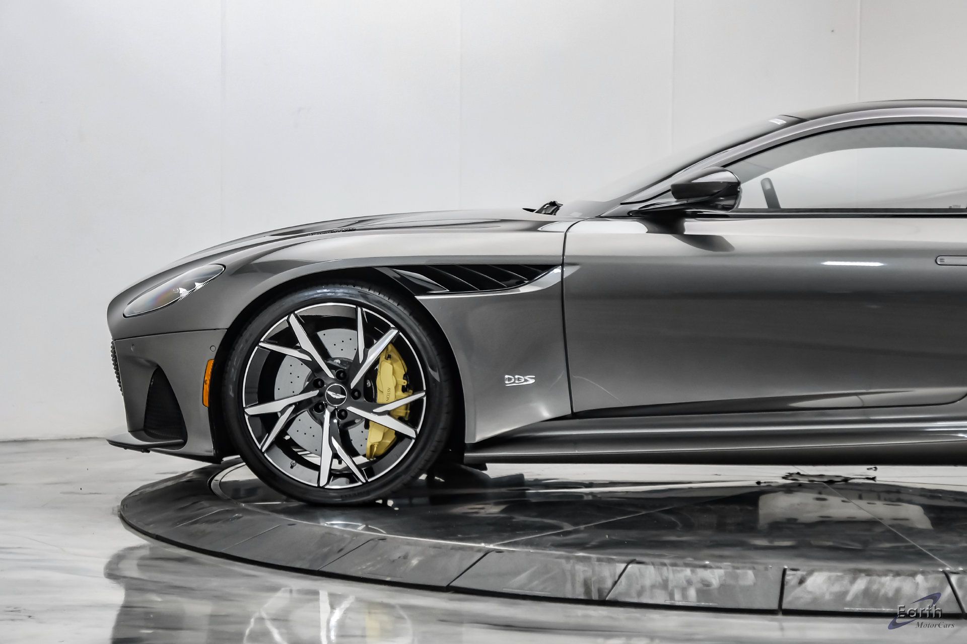 Used 2019 Aston Martin DBS Superleggera RWD image 9