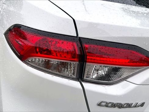 Used 2020 Toyota Corolla LE w/ Carpet Mat Package (TMS) FWD image 28