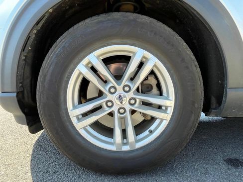 Used 2023 Ford Explorer XLT w/ Equipment Group 202A RWD image 33