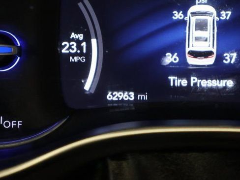 Used 2023 Chrysler Pacifica Touring-L FWD image 14