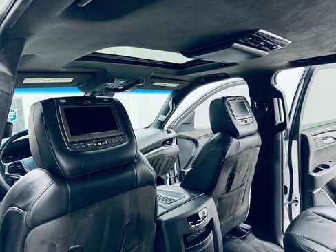 Used 2019 Cadillac Escalade Platinum image 36