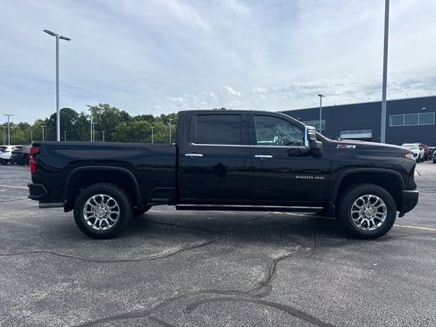 Used 2025 Chevrolet Silverado 2500 LTZ w/ Z71 Chrome Sport Edition AWD/4WD image 4