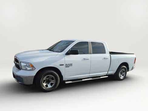 Used 2019 RAM 1500 Classic SLT RWD image 3