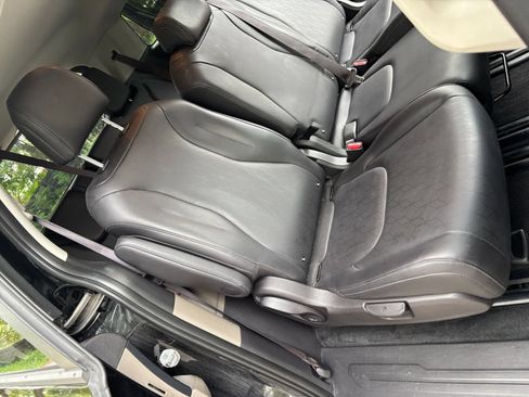 Used 2026 Kia Carnival FWD image 41
