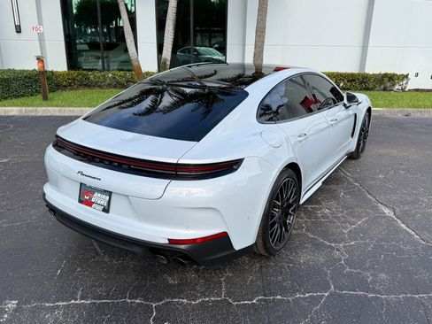 Used 2024 Porsche Panamera image 18