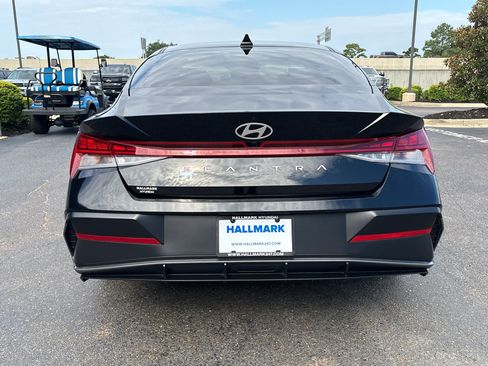 Used 2024 Hyundai Elantra SEL w/ Convenience Package FWD image 4