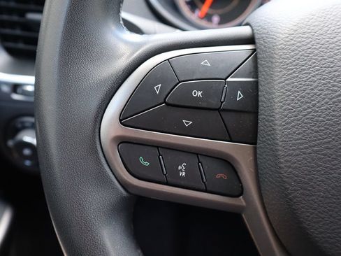 Used 2020 Jeep Cherokee Latitude Plus AWD/4WD image 19