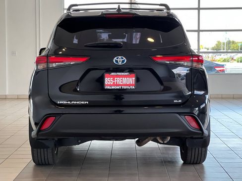 Used 2021 Toyota Highlander XLE AWD/4WD image 5