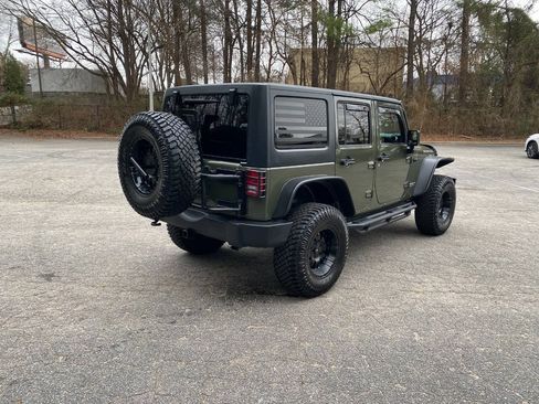 Used 2015 Jeep Wrangler Unlimited Rubicon w/ Connectivity Group AWD/4WD image 5