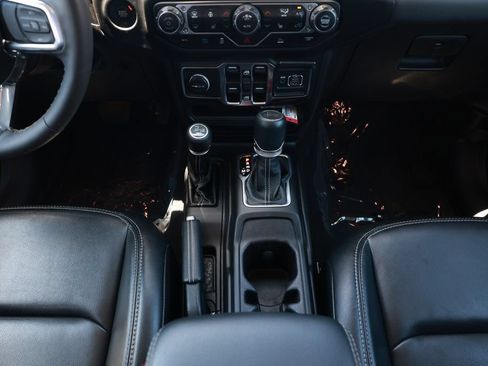 Used 2023 Jeep Wrangler Unlimited Sahara w/ Cold Weather Group AWD/4WD image 34