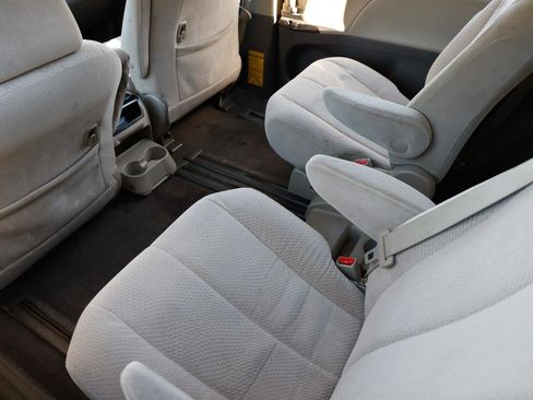 Used 2011 Toyota Sienna LE image 10