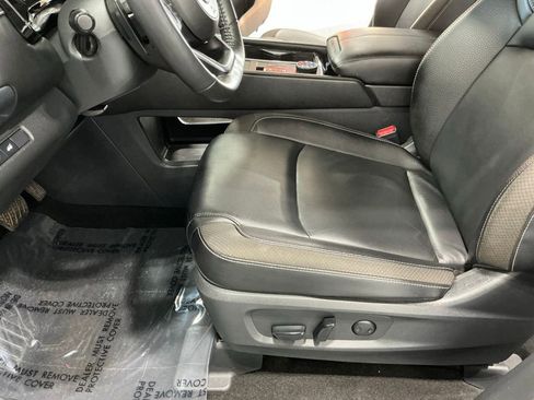 Used 2024 Nissan Pathfinder SL AWD/4WD image 15