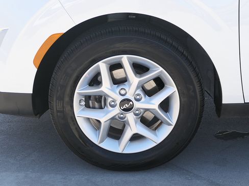Used 2024 Kia Soul LX w/ Option Group 015 FWD image 9