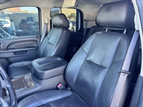 Used 2011 GMC Yukon Denali RWD image 43