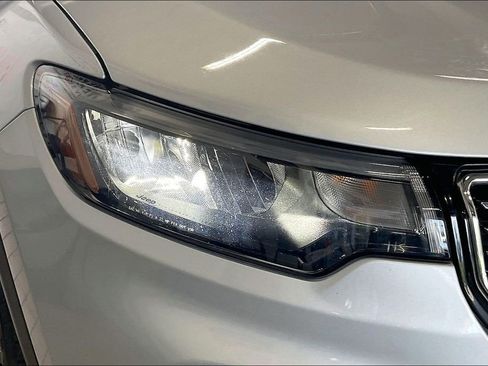 Used 2025 Jeep Compass Limited AWD/4WD image 26