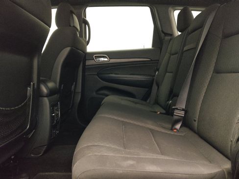 Used 2019 Jeep Grand Cherokee Laredo RWD image 18