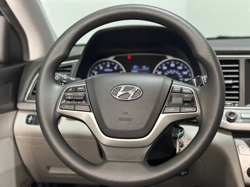 Used 2017 Hyundai Elantra SE image 15
