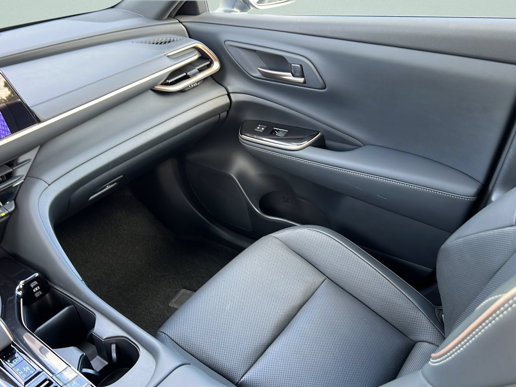 Used 2025 Toyota Crown Signia AWD/4WD image 13